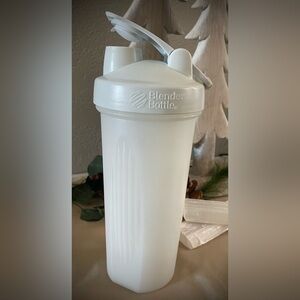 BlenderBottle White Shaker Bottle